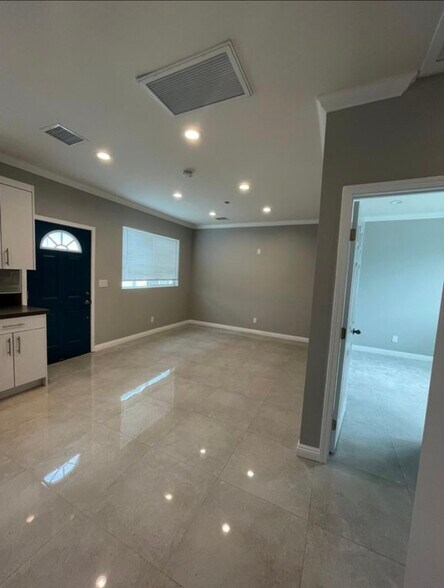 Building Photo - 16242 Londelius St