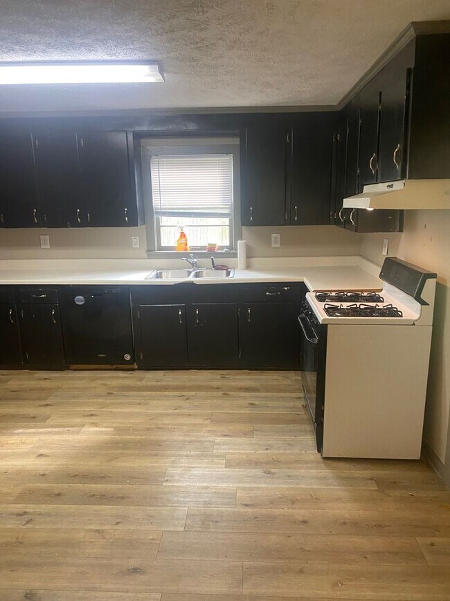 Building Photo - Overstreet Drive