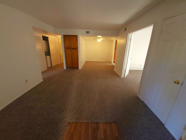 Building Photo - TEMPE CONDO WITH SPLIT BEDROOMS!