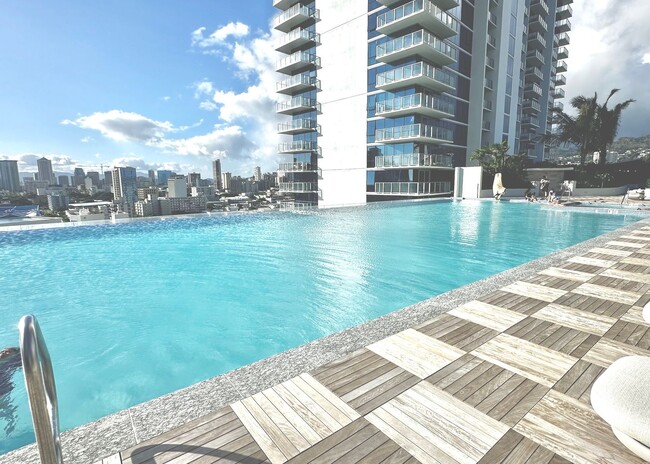 Building Photo - RARELY AVAIL 1 BED/1 BATH/1 PRKG OCEAN VIE...