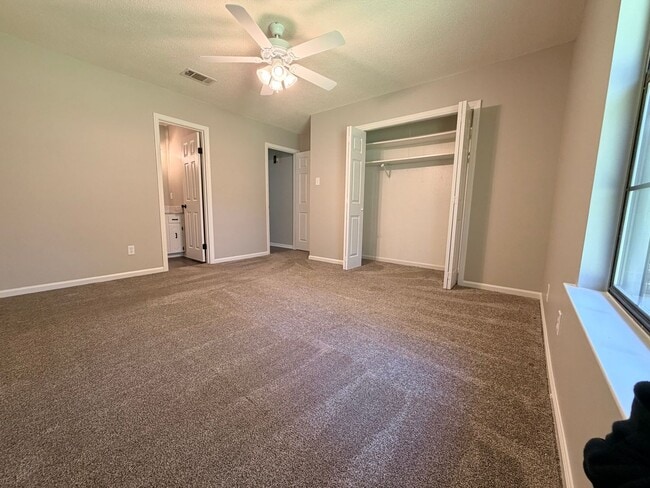Building Photo - Buy or Lease!