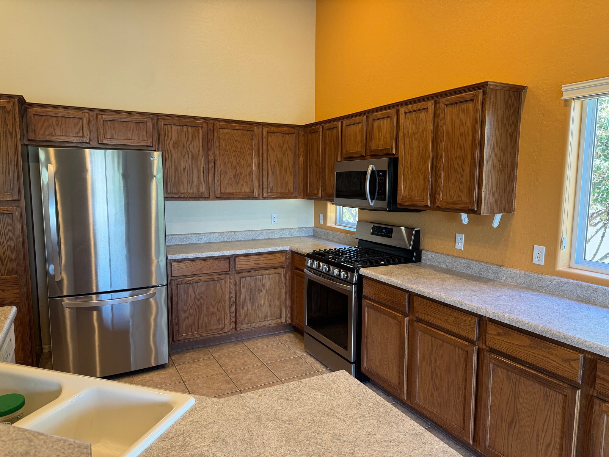 Building Photo - 1611 Addington Dr