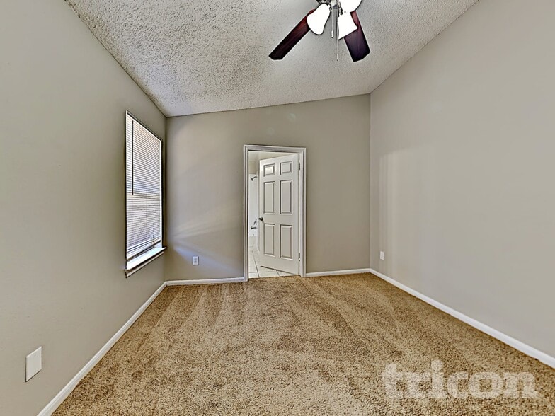 Building Photo - 3215 Boynton Dr