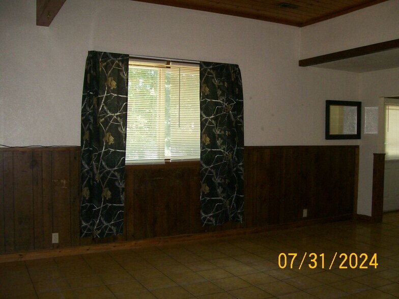 Building Photo - 528 N M St