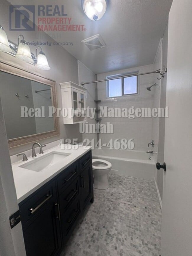 Building Photo - Cozy 2 Bedroom 1 Bathroom Home