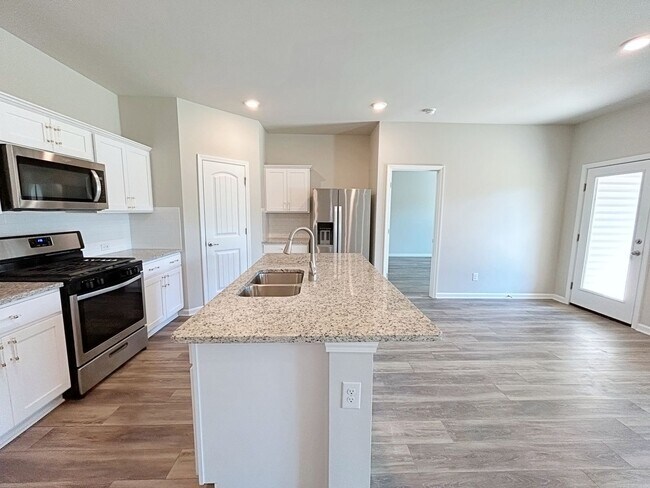 Building Photo - 13968 Malbec Ave