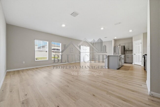 Building Photo - 12937 Camarillo Pl