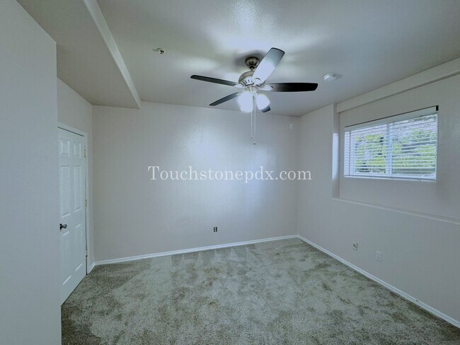 Building Photo - Location, Location, Location! 3 Bed/2.5 bath Townhome w/Deck in near Progress Ridge