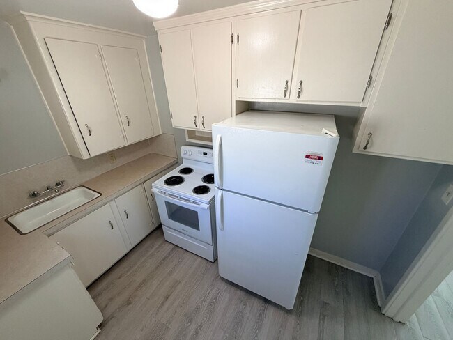 Building Photo - One Bedroom Cottage in the Heart of Salem