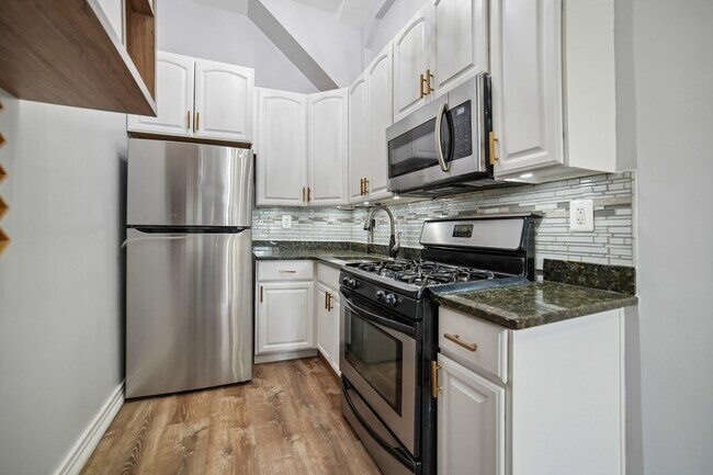 Building Photo - 153 20th St