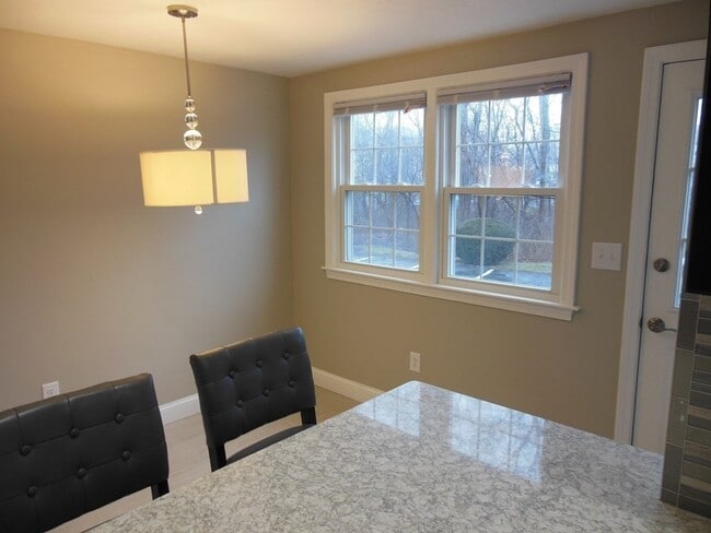 Building Photo - 84 Hooper Rd