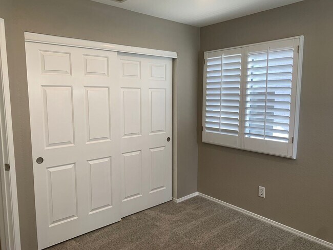 Building Photo - SHOWS LIKE A MODEL- IMMEDIATE MOVE-IN!!!