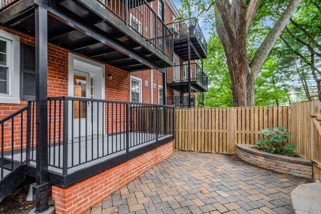 Building Photo - 2 Bedroom 2 Bathroom Condo Available for Rent