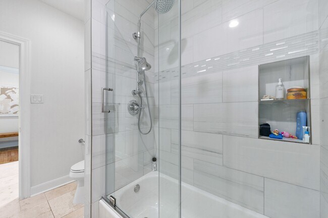 Building Photo - 4301 Vivian St