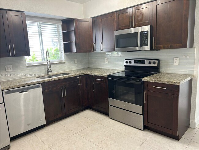 Building Photo - 2804 SW 35th Ave