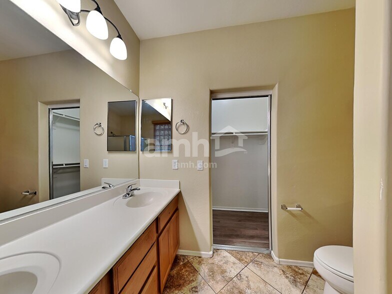 Building Photo - 7814 S 74th Ave