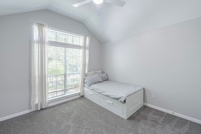 Building Photo - 11 E Sienna Pl