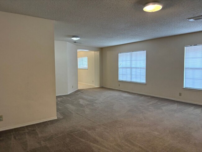 Building Photo - Beautiful home on corner lot.