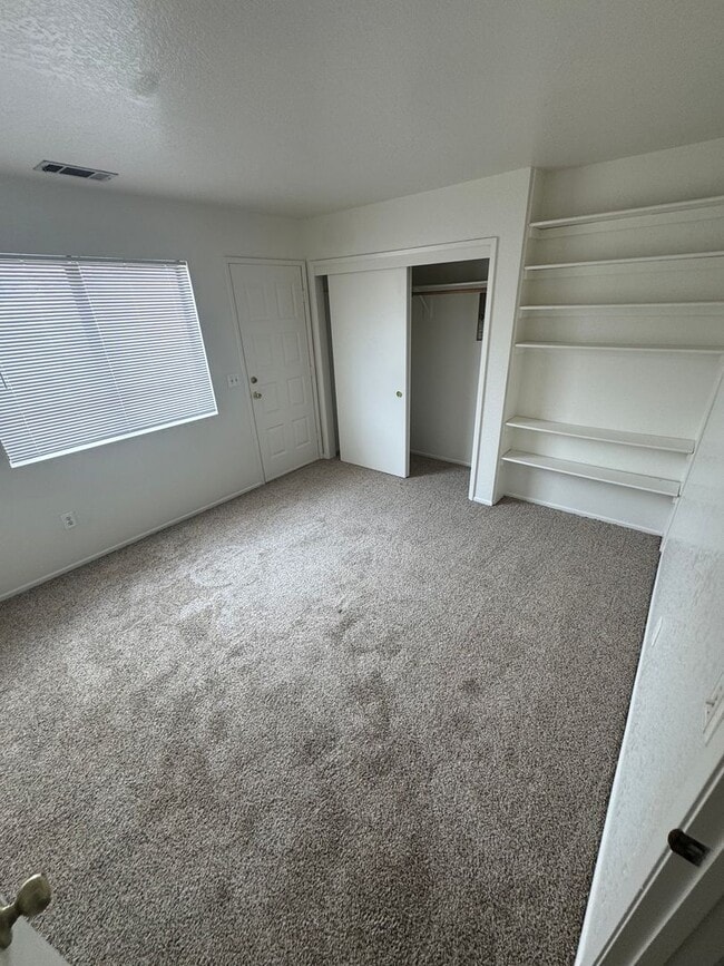 Building Photo - Beautiful home in Desert Knolls area