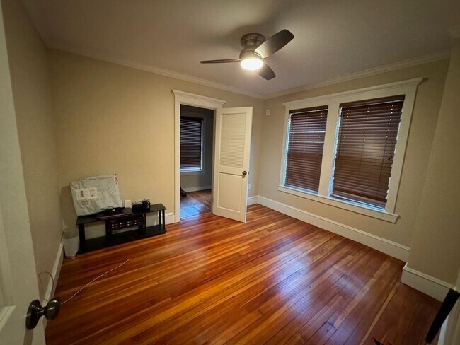 Building Photo - 40 Sydney St