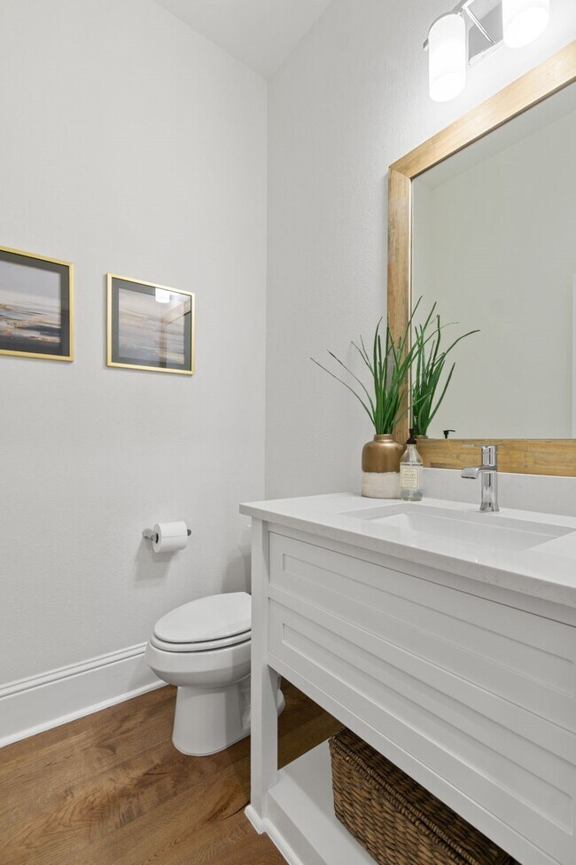 Building Photo - 902 Falcon Hollow Ln