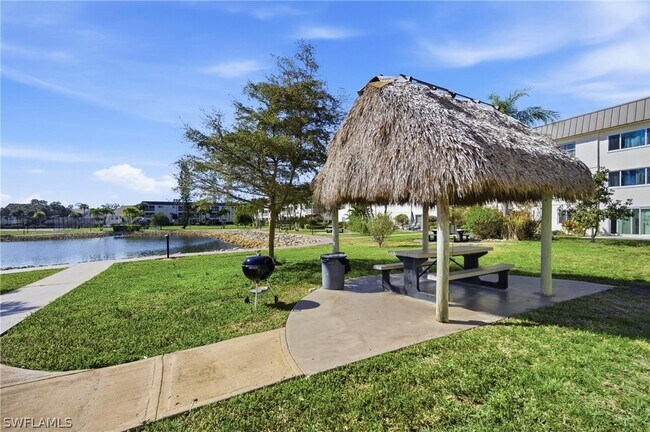 Building Photo - 1010 Manatee Rd