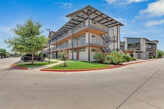 Building Photo - 4704 Sunset Trail
