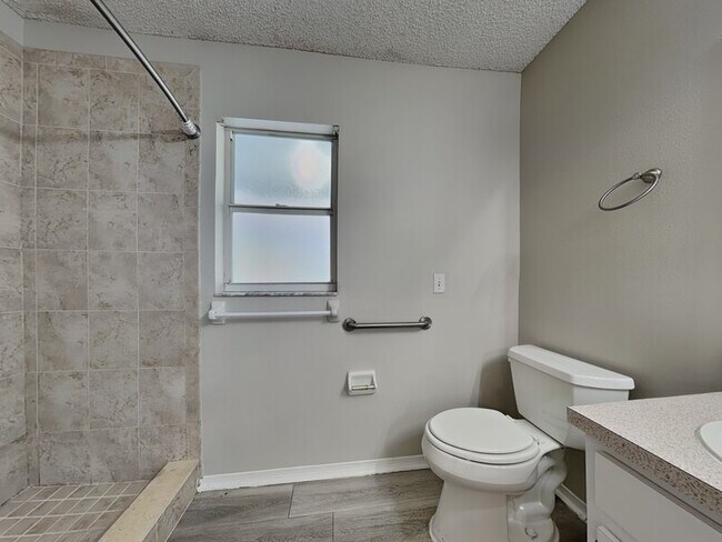 Building Photo - 8904 Bridgeford Oaks Dr