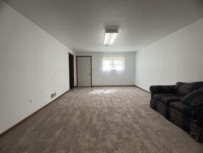 Building Photo - 312 E Main St