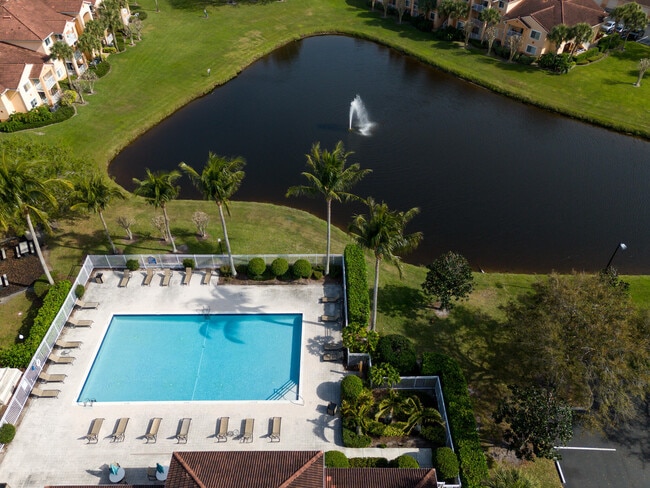 Building Photo - 281 SW Palm Dr