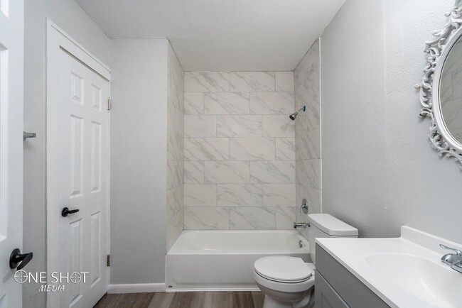 Building Photo - 842 Grand Ave