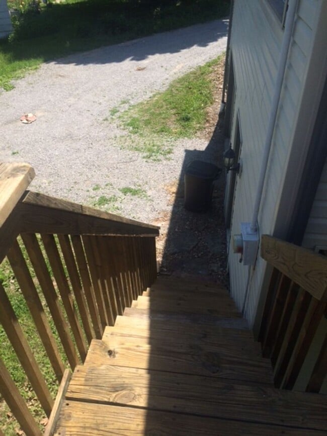 Building Photo - 3 Bed 2 Bath Home