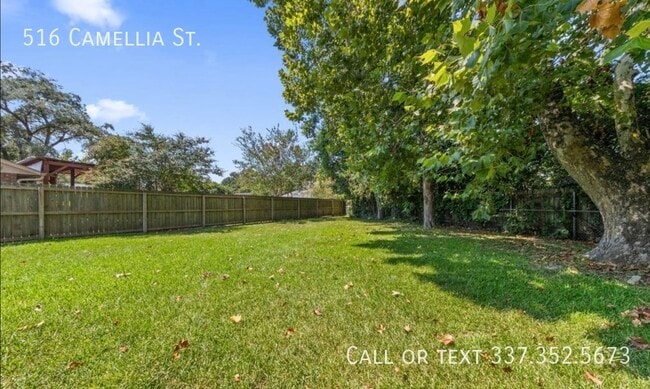 Building Photo - 516 Camellia Dr
