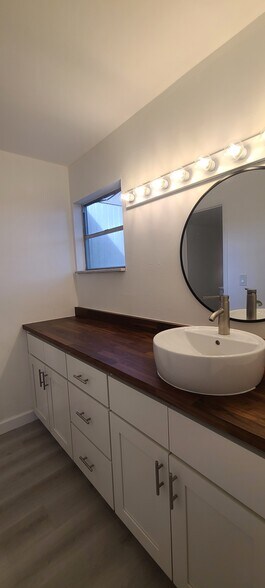 Building Photo - 601 SW 75th St