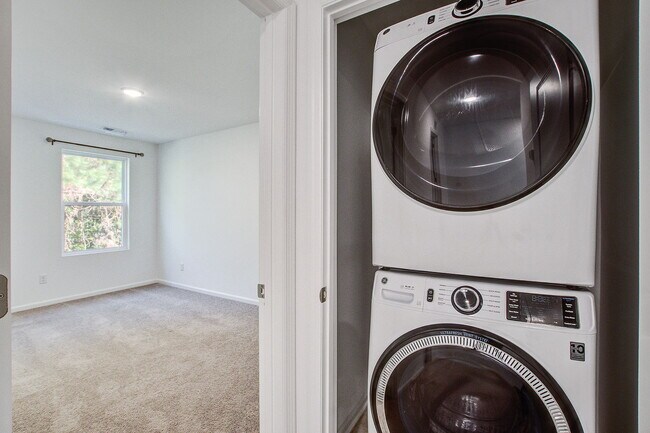 Building Photo - 200 Woodward Rd