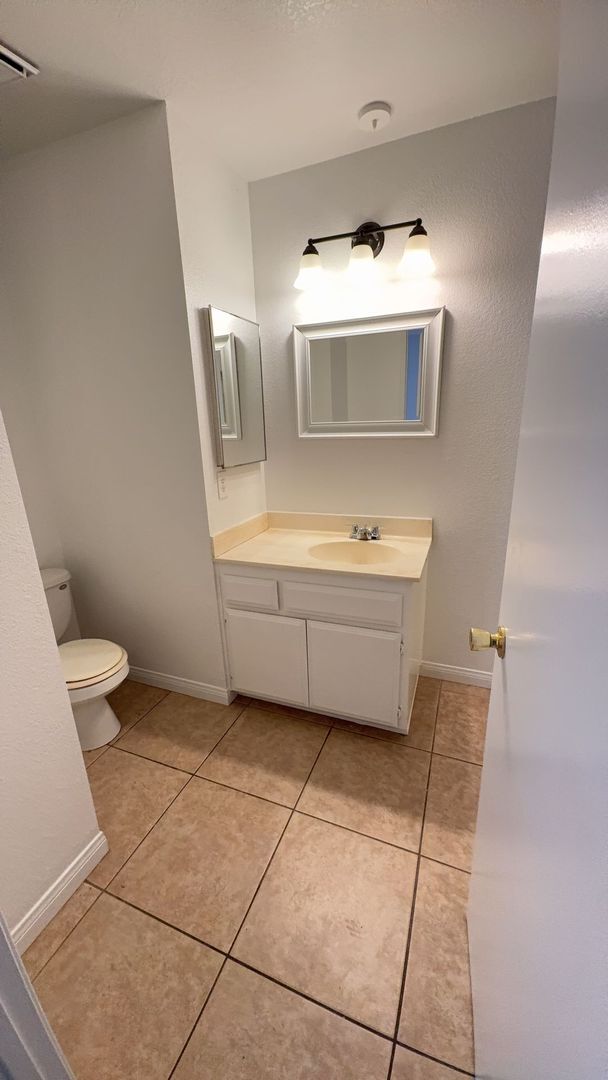 Building Photo - 3 BEDROOM APPLE VALLEY HOME