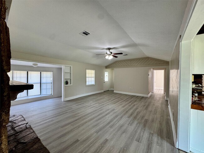 Building Photo - 827 Becker St