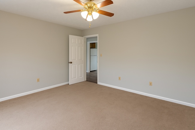 Building Photo - 2 Bedroom, 2 Bath, with Garage Manchester, TN