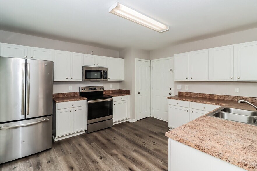 Building Photo - 6225 Summerour Place