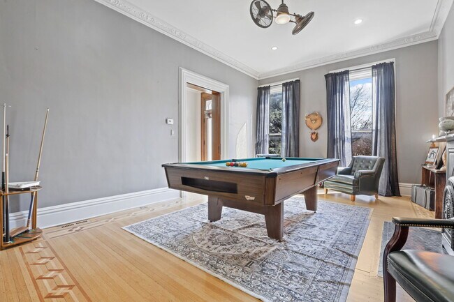 Building Photo - 550 E Town St