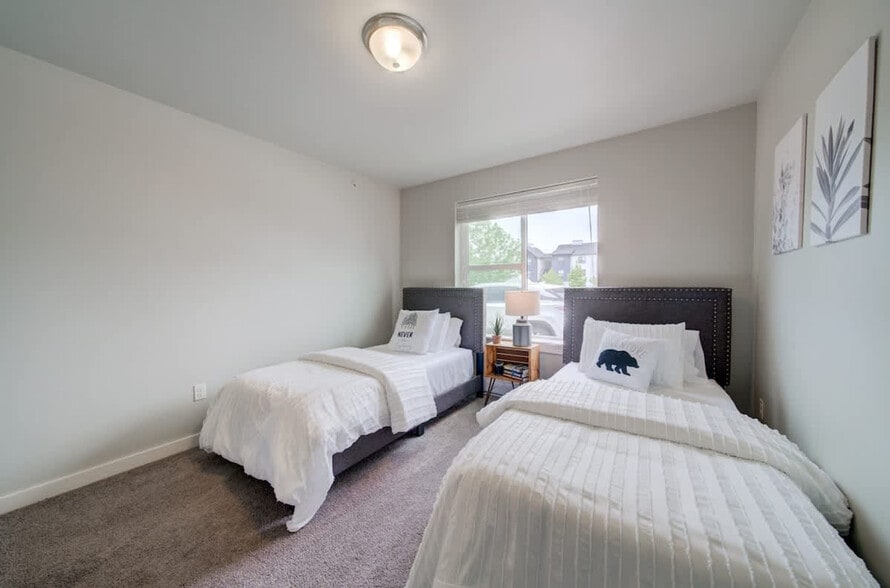 Building Photo - 360 Enterprise Blvd