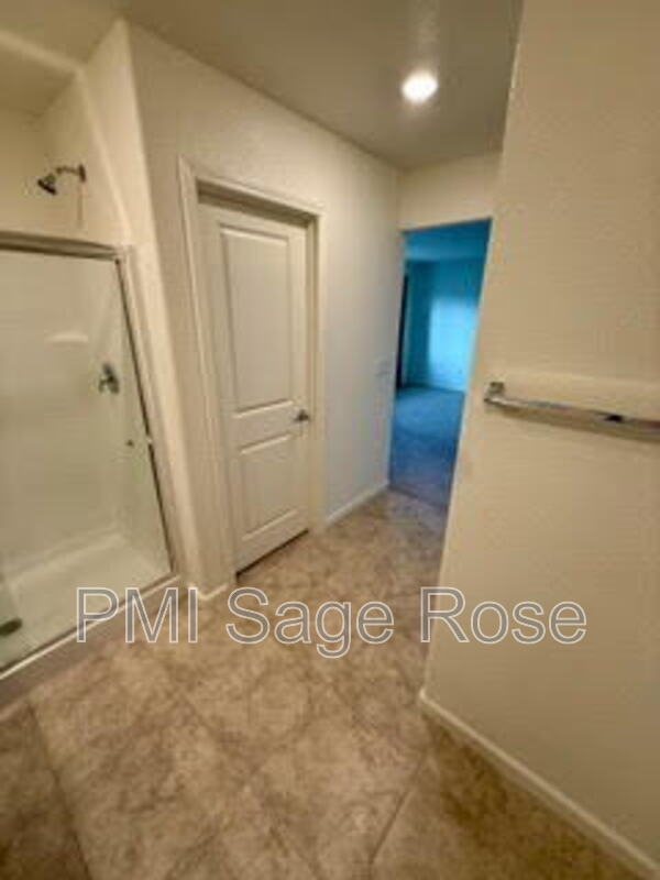 Building Photo - 8932 Coyote Blf Dr