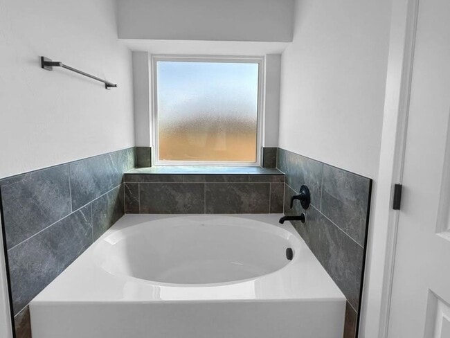 Building Photo - Beautiful 3 Bed Home in The Grove | Move-In Ready