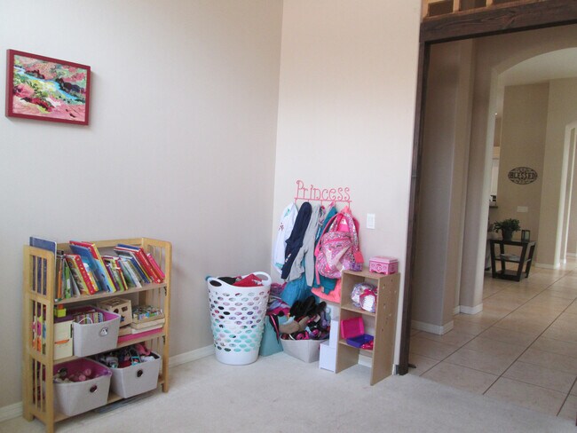 Building Photo - Unfurnished - 1 Year Rental