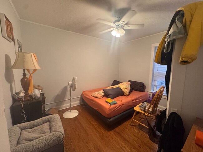 Building Photo - Nice 1 Bed in Quaint Roger's Glenwood District