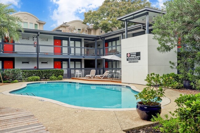 Building Photo - 1501 Hyde Park Blvd