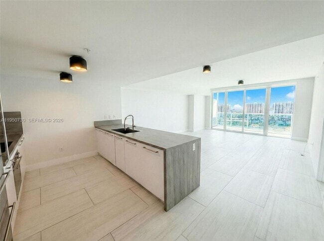Building Photo - 400 Sunny Isles Blvd