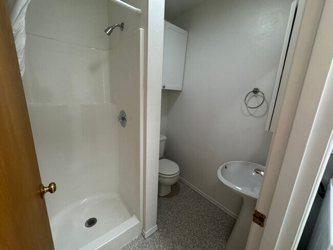 Building Photo - Single level home in Mid Town
