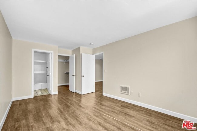Building Photo - 18530 Hatteras St