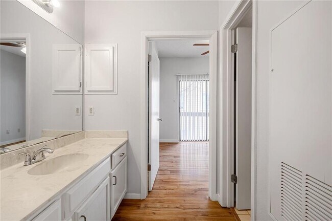 Building Photo - 2210 Pearl St